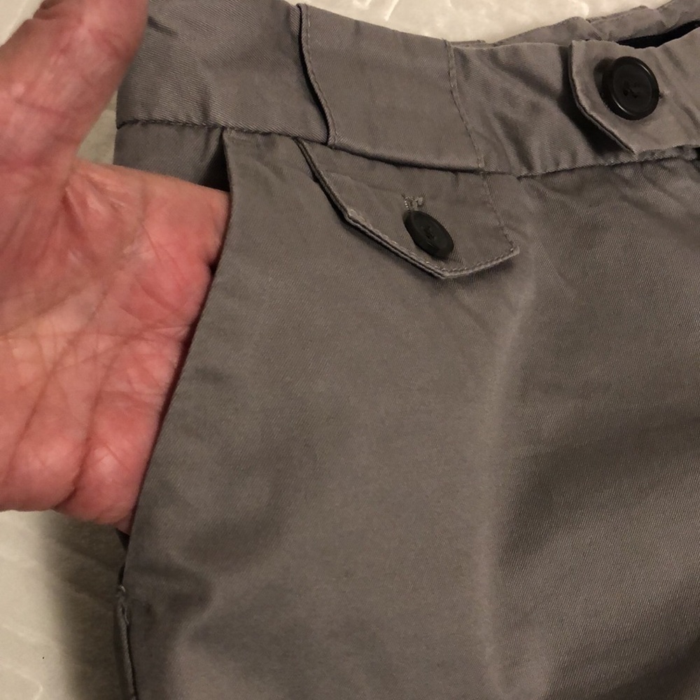 Super cute Banana Republic grey shorts with pockets everywhere! - Picture 6 of 9